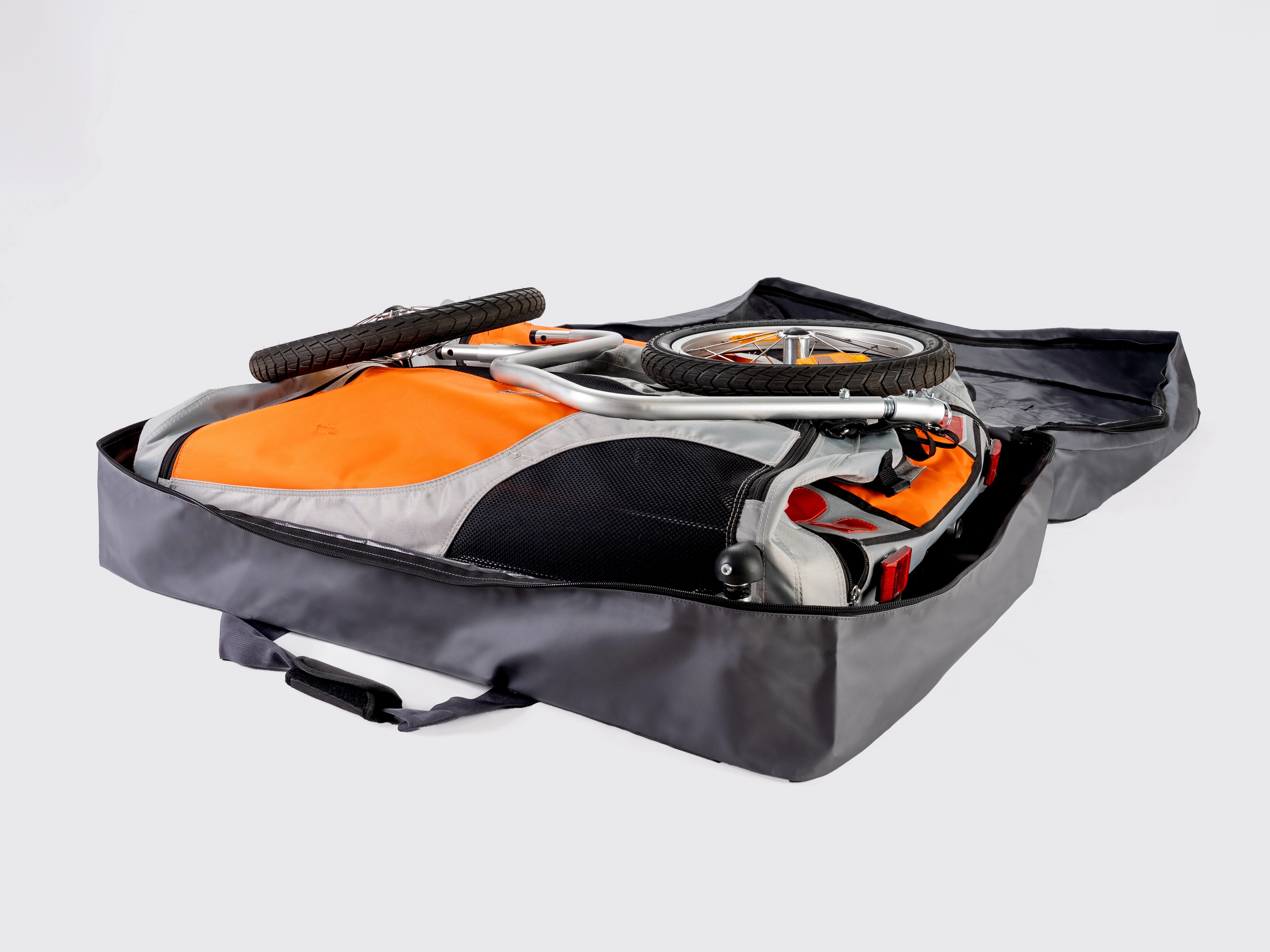 Comfort Wagon liegt im geöffneten Trailer Bag