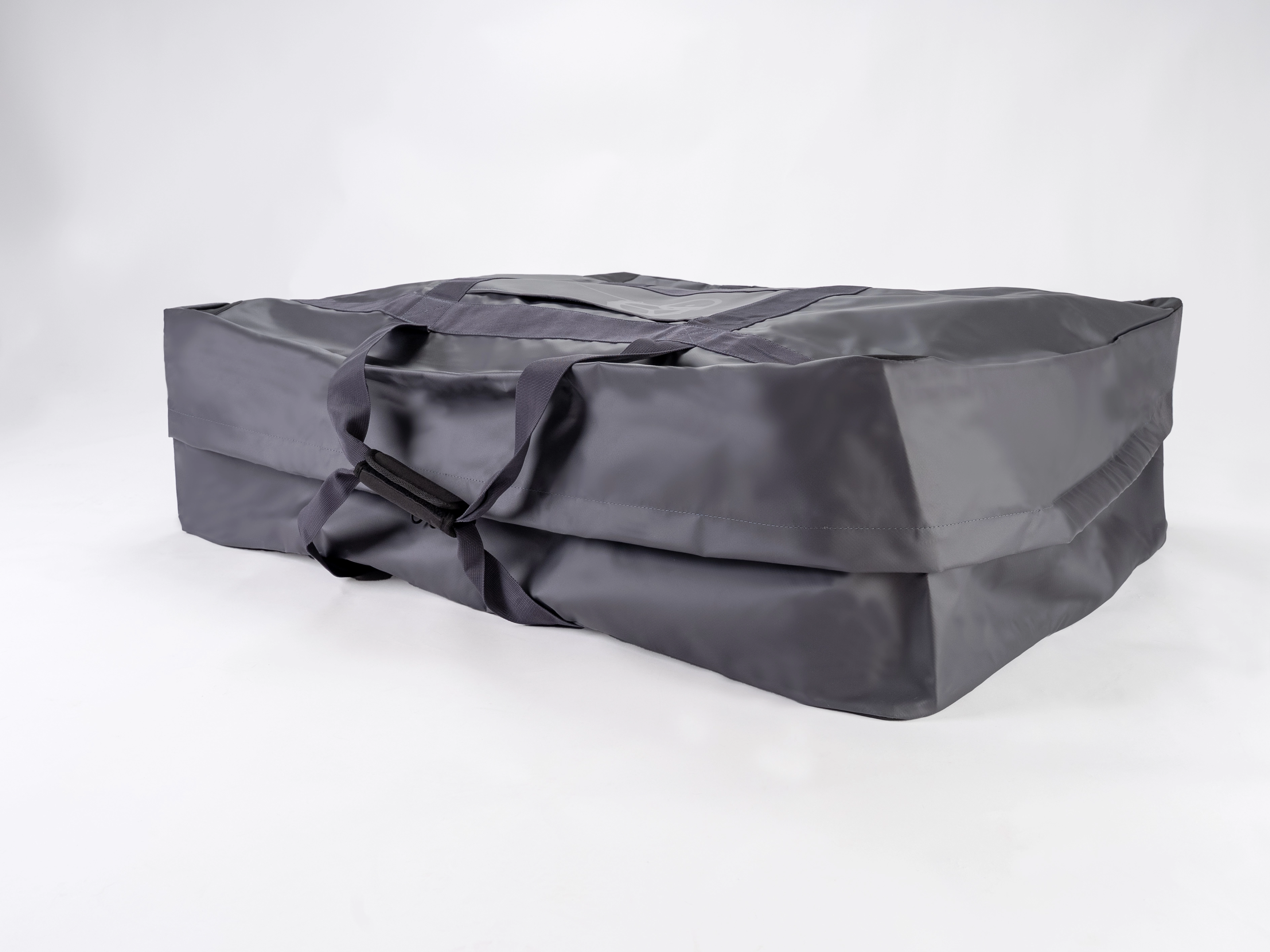 auf der Seite liegender Trailer Bag