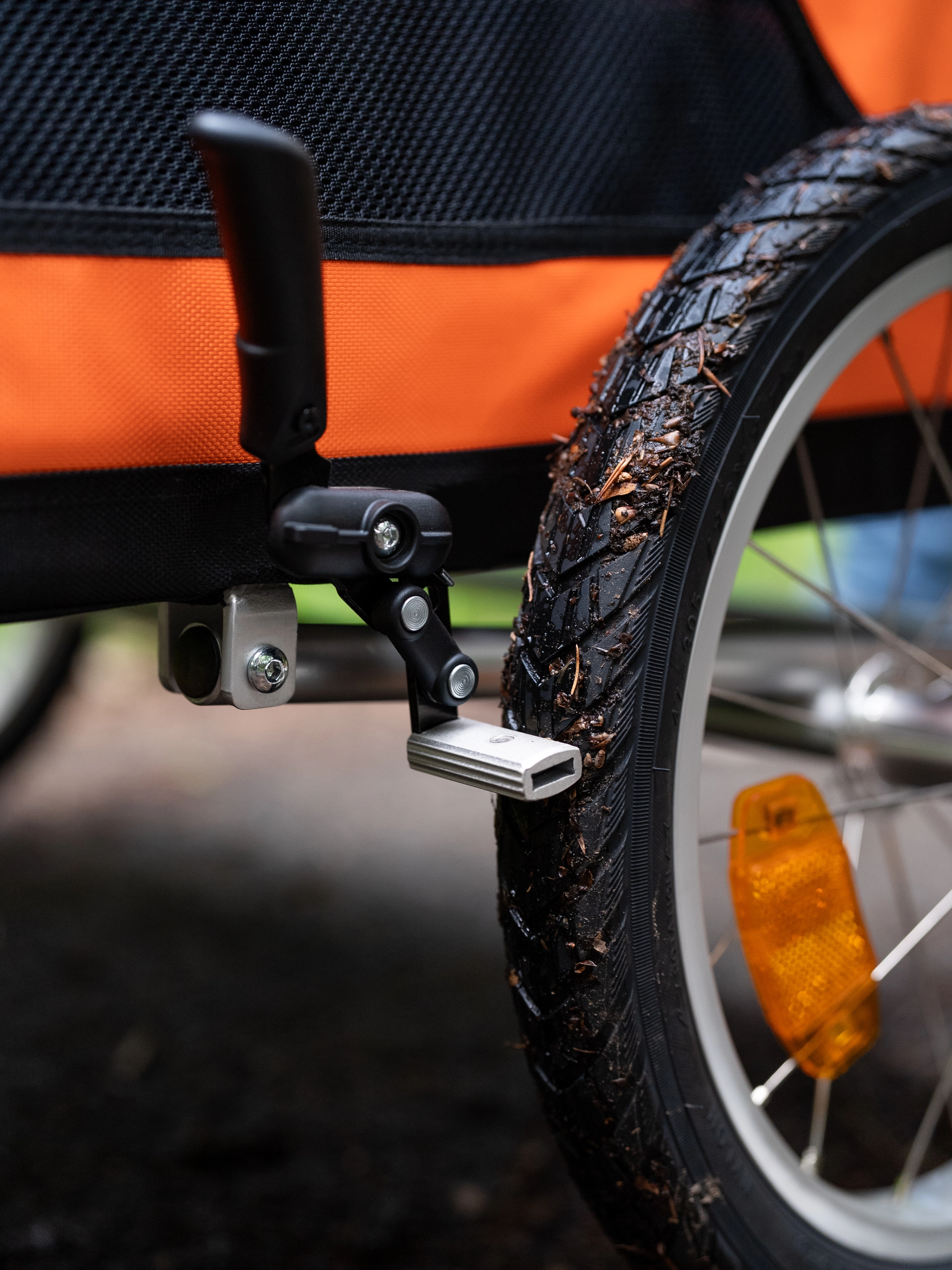 angezogene Feststellbremse des DogBus